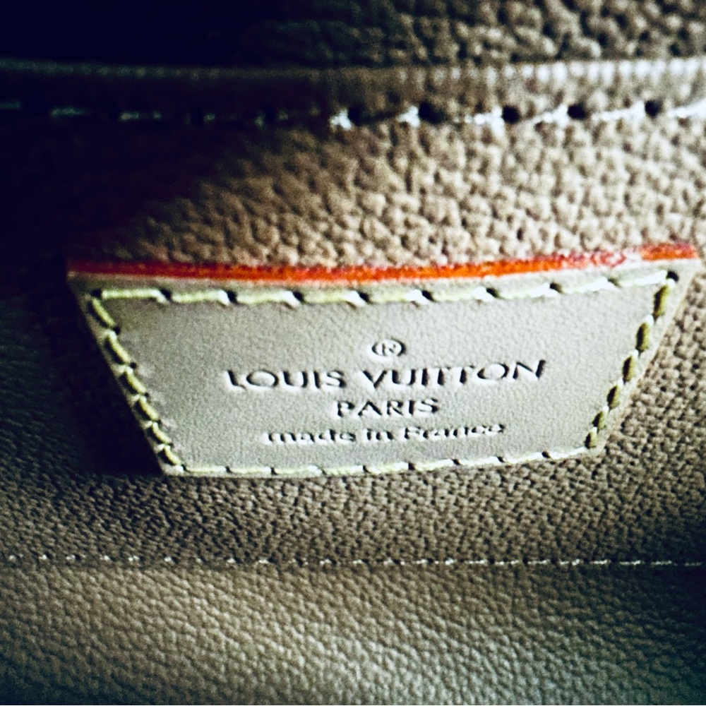 NWT AUTHENTIC LOUIS
VUITTON Pochette Cosmetique 1854 Bleu - Limited Edition - Picture 3 of 12